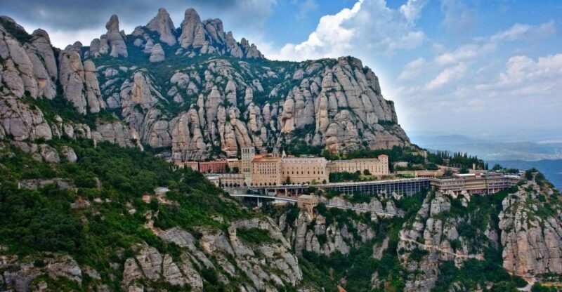 Montserrat: Morning or Afternoon Half-Day Trip with Pickup - Visiting the Monastery and Basilica