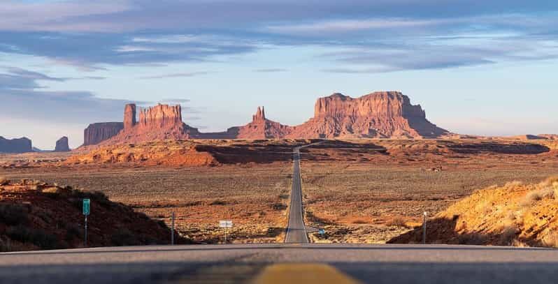 Monument Valley: Cultural Tour with Dinner and Entertainment - Key Points