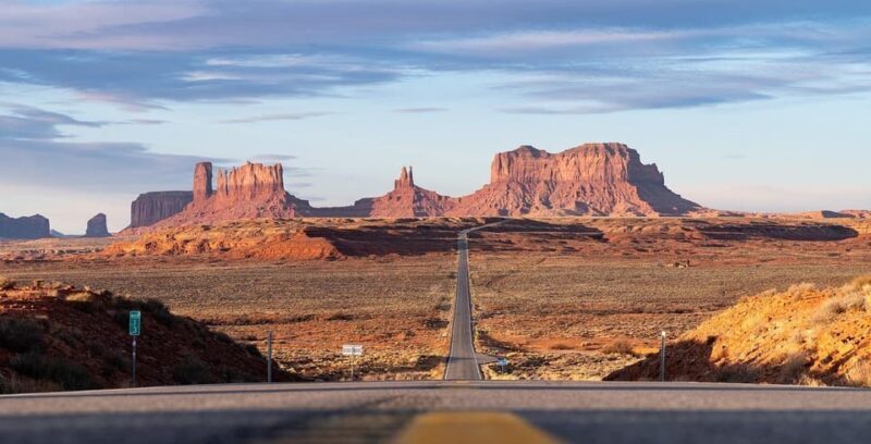 Monument Valley: Cultural Tour with Dinner and Entertainment - Discovering Monument Valley’s Unique Landscape