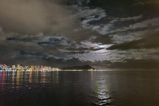 Moonlight Dinner Cruise in Honolulu - Who Should Consider This Tour?