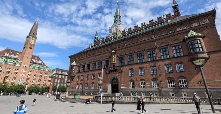 Mop in the heart of Copenhagen - private guided tour in French - A Closer Look at the Tour