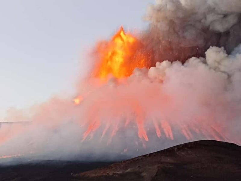 Mount Etna: Central Crater (3,340 meters) with Jeep and Trek - The Craters – Four Active Wonders