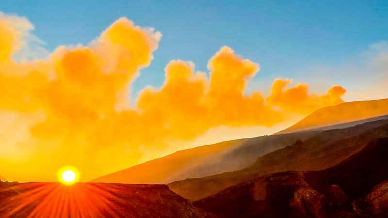 Mount Etna: Trek to 3000m with cable car and 4x4 - Fitness and altitude: this hike is doable, but don’t underestimate it