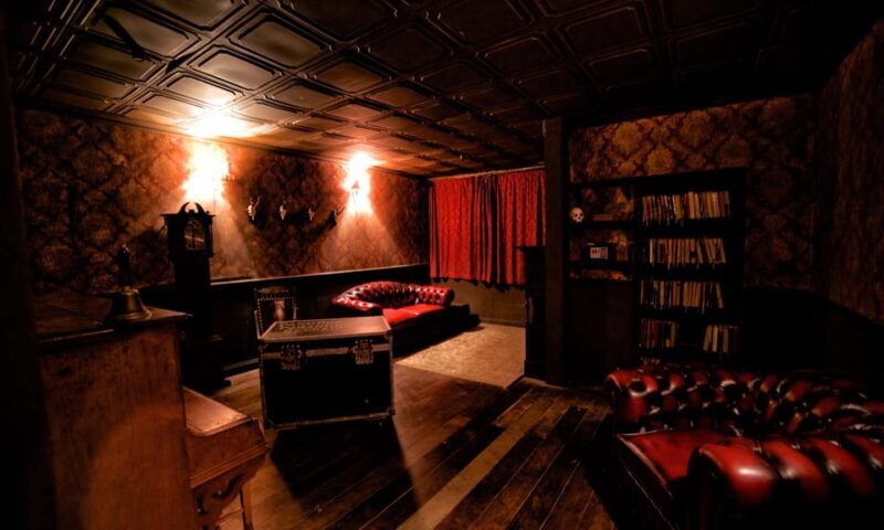 moviESCAPE Stockport Haunted House II escape room game - Exploring the Haunted House II Escape Room: What to Expect