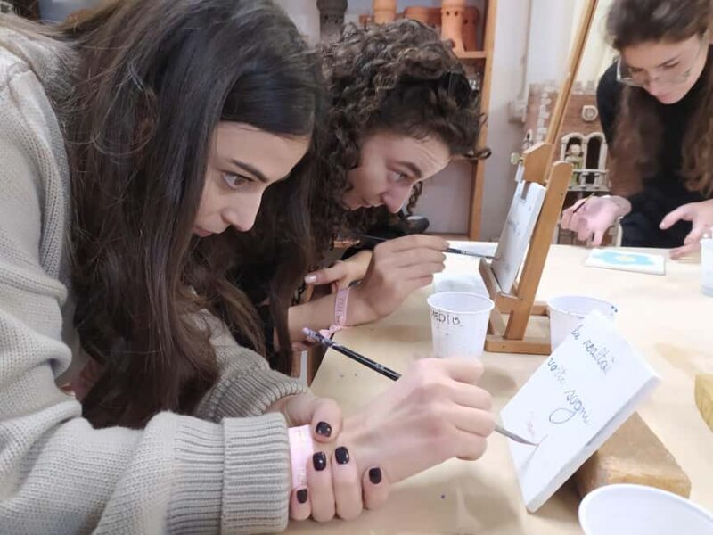 Mugello, Tuscany. Majolica decoration technique workshop. - Key Points