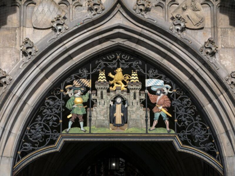 Munich: Guided Tour of the historic Town Hall on Marienplatz - What You Can Expect: The Experience in Detail