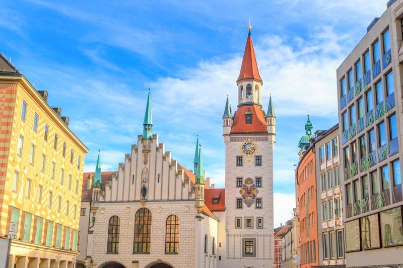 Munich Hop-On Hop-Off Tour: 1-Day or 2-Day Ticket - Schwabing Tour: A Different Side of Munich Beyond the Big Sights