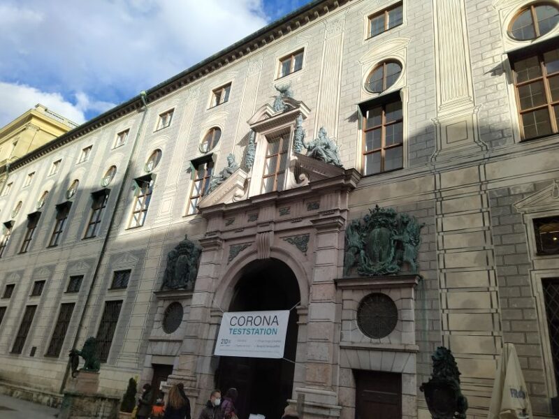 Munich Residenz: Private Tour with artists and historians - Key Points