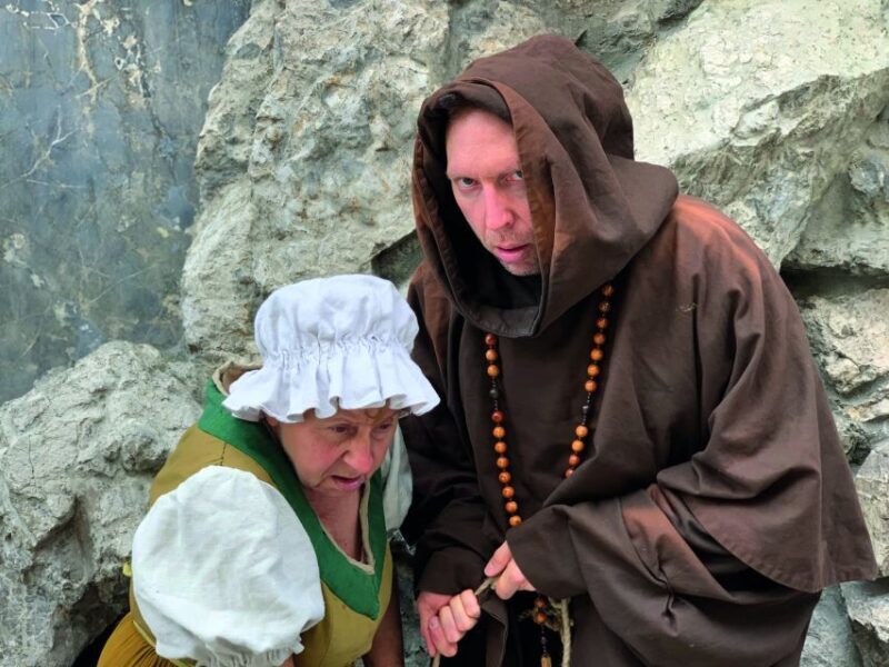 Munich: Scary Tour with actors in GERMAN - A Fairly Unique Nighttime Walk Through Munichs Dark History