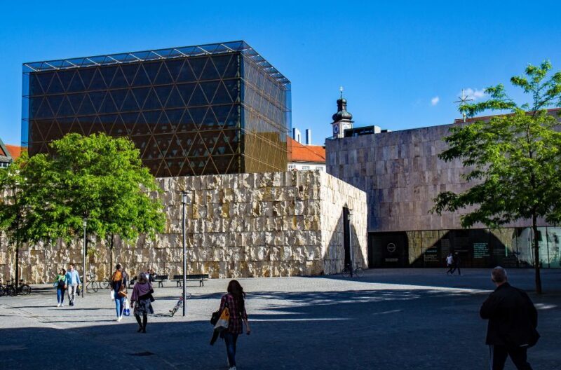 Munich: Walking Tour Old Town 3D VR Tour in GERMAN - Who Should Consider This Tour?