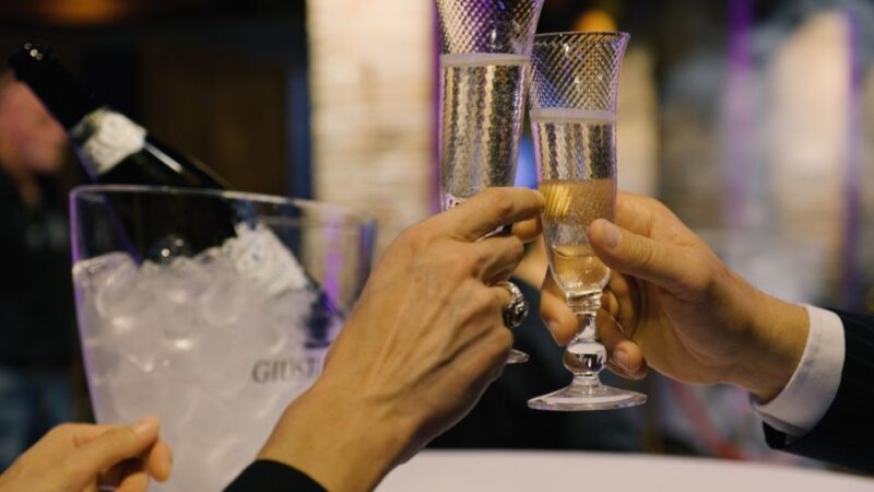 Murano: Glass Blowing Demonstration with Optional Drinks - Key Points