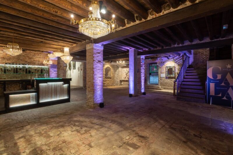 Murano: Glass Blowing Demonstration with Optional Drinks - FAQs