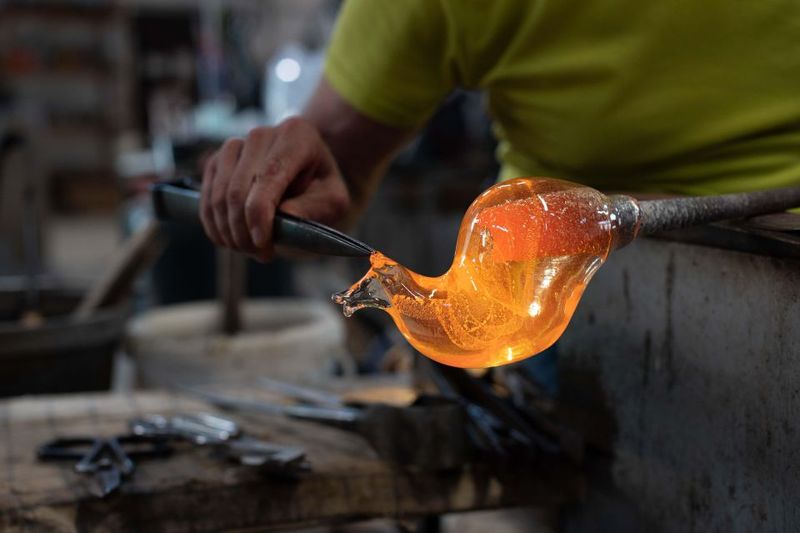 Murano: Glass Factory Experience with Tour and Demonstration - Practicalities That Affect Your Experience: Heat, Sound, Seating