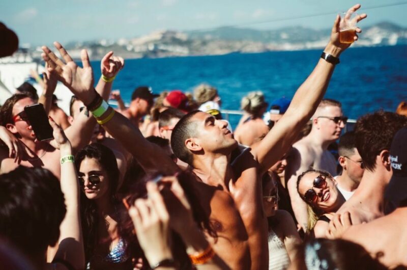 Mykonos: Rhenia & Little Venice Cruise with Snacks & Drinks - The Itinerary Breakdown