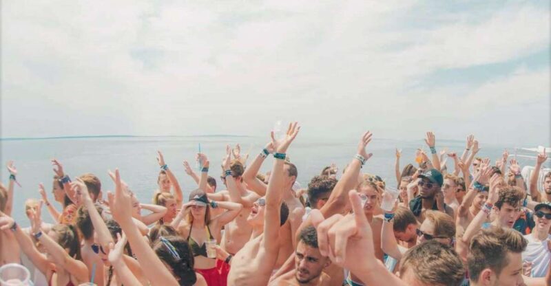 Mykonos: Rhenia & Little Venice Cruise with Snacks & Drinks - Value for Money