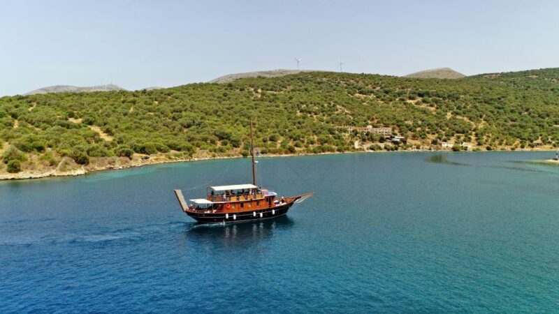 Mykonos: South Beaches Cruise - The Experience and Group Dynamics