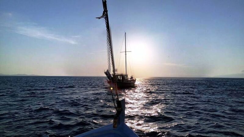 Mykonos: Sunset Boat Trip with Snacks and Drinks - A Relaxed Look at the Mykonos Sunset Boat Trip with Snacks and Drinks