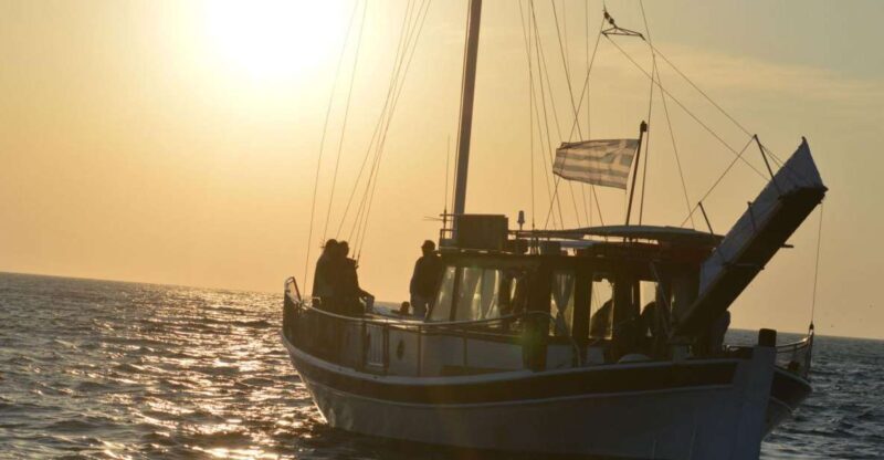 Mykonos: Sunset Boat Trip with Snacks and Drinks - What the Reviews Say