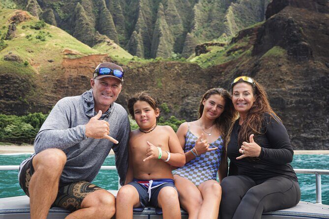 Na Pali Coast Power Catamaran - An Overview of the Experience