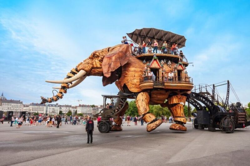 Nantes: Private custom tour with a local guide - Key Points