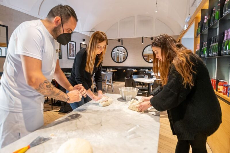 Naples: Authentic Neapolitan Pizza Making Class - Group Size and Atmosphere