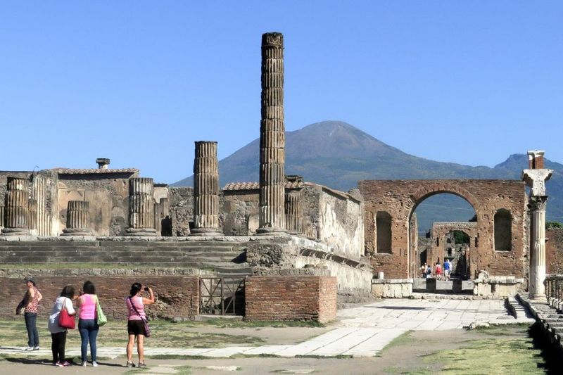 Naples Best Of: Amalfi Coast and Pompeii - Small Group Tour - Riding to Pompeii: the shift from sea views to Roman ruins