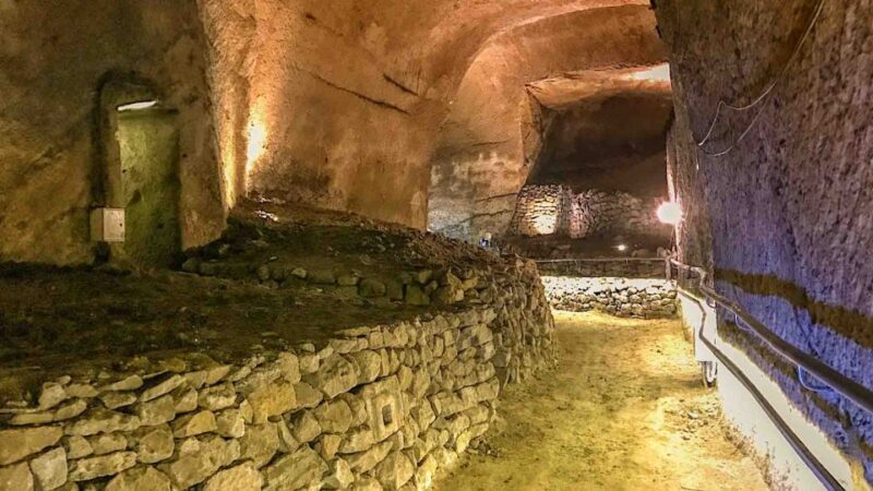 Naples: City and Lapis Museum Tour with an Archaeologist - Discovering Naples from Below