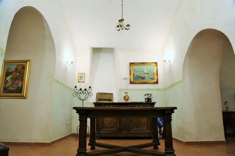 Naples: Cooking Class in Traditional Neapolitan Home - The Charm of the Historic Theater and Basso Setting