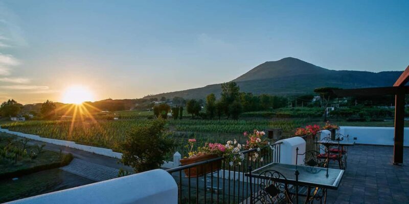 Naples: Guided Walking Tour with Lunch and Wine Tasting - Exploring Naples Heart