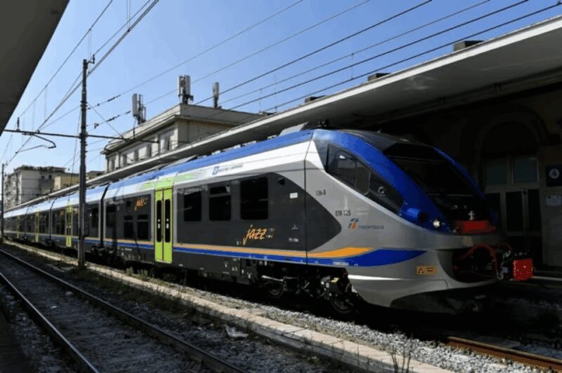 Naples: Hop-On Hop-Off Bus Tour with Train from Salerno - The Hop-On Hop-Off Experience: Highlights and Practicalities