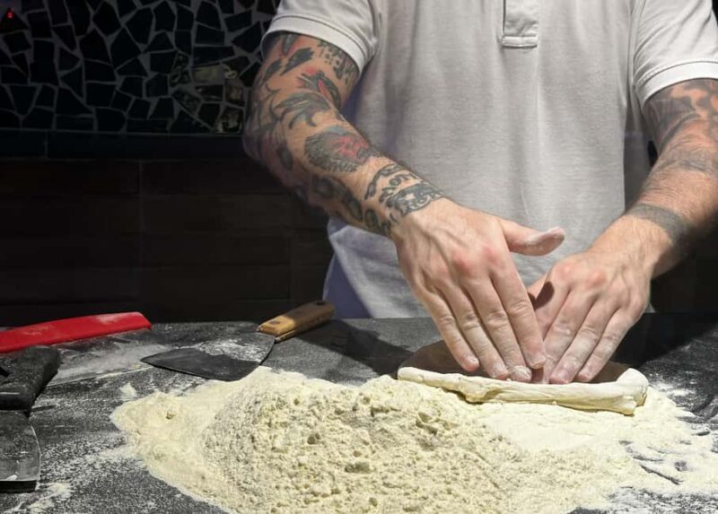 Naples: Make Your Own Authentic Neapolitan Pizza - An Authentic Introduction to Neapolitan Pizza