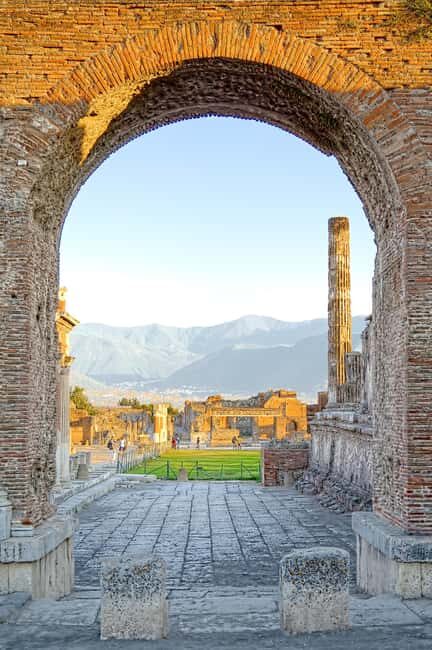 Naples: Pompeii Guided Tour with Skip-the-Line Entry Ticket - What to Expect on the Pompeii Guided Tour