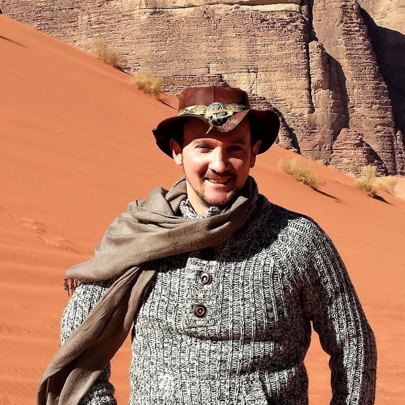 Naples: Spanish Quarters Street Art Tour - Why Guides Make the Difference