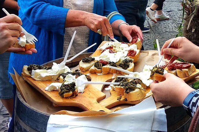 Naples: Street Food and Sightseeing Tour with Local Expert - Key Points