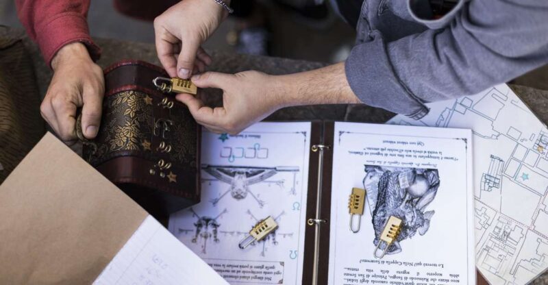 Naples: The Path of the Immortals Treasure Hunt Walking Tour - Key Points