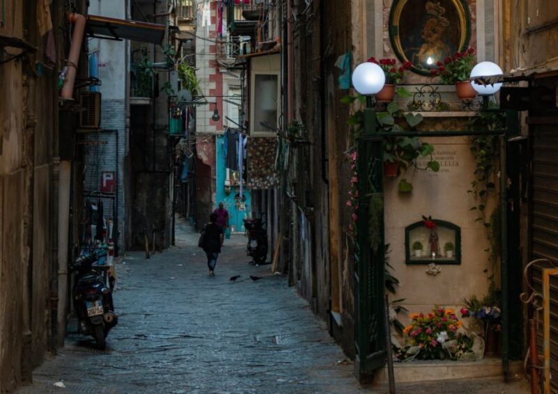 Naples Walking Tour & Street Food Tasting - Exploring Via Toledo and Pignasecca Market