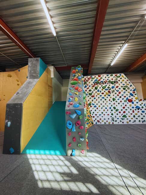 Narbonne: Leisure complex, Climbing wall - Key Points