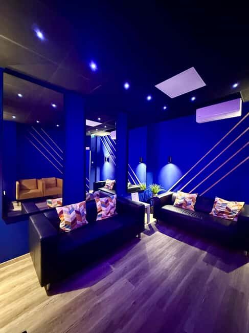 Narbonne: Leisure complex, private karaoke, and quizzes - Who Will Love This Activity?