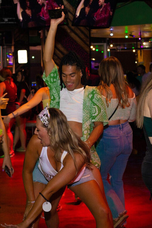 Nashville Bar Crawl: Guided Pub Crawl with Drinks Discounts - The Social Side and Group Dynamics