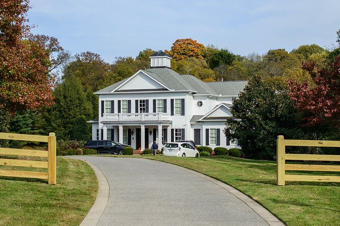 Nashville "Homes Of The Stars" Narrated Bus Tour with 30+ Celebrity Homes - Is This Tour for You?