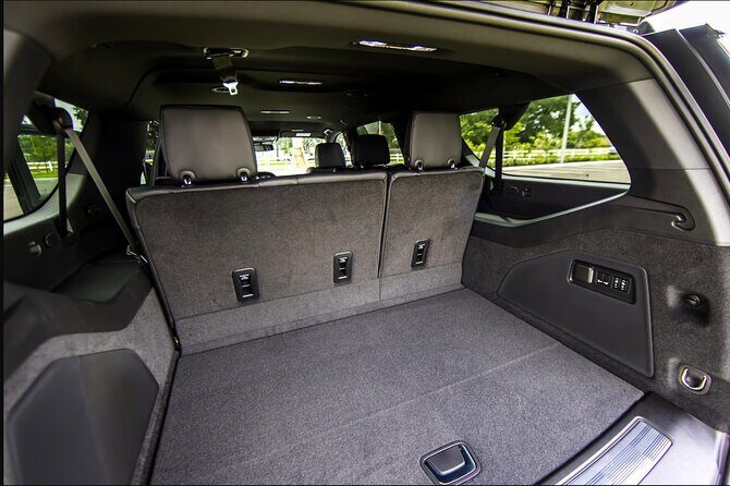 Nashville Limo Service and Airport Transportation Arrival - The Fleet and Comfort