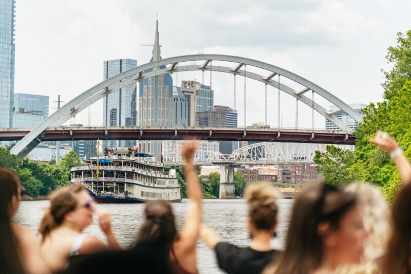 Nashville: Pontoon Party Cruise with a Captain - FAQ