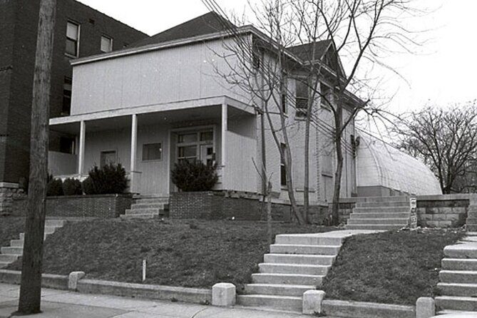 Nashville Walking Tour of Music Row with Former Music Biz Pro - Nashville Walking Tour of Music Row with Former Music Biz Pro: A Genuine Look