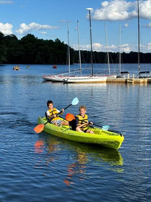 Natick: Lake Cochituate Single or Tandem Kayak Rental - Key Points