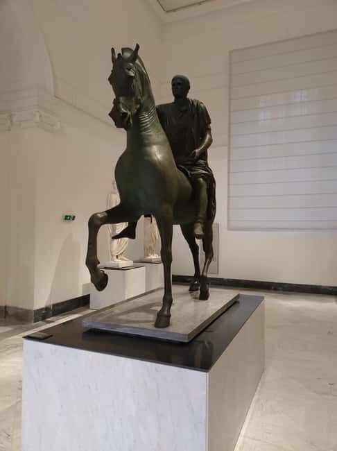 National Archaeological Museum synchronized audioguided tour without QR or app - FAQ