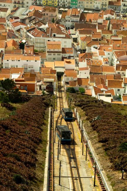 Nazaré: Walking Tour with Funicular & Local Guide - Key Points