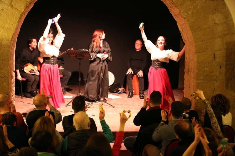 neapolitan show with traditional music, dance and tasting! - Key Points