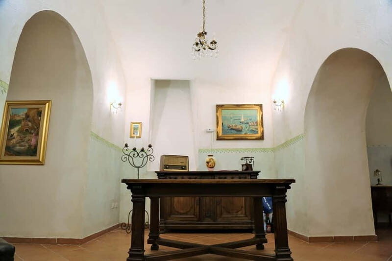 neapolitan show with traditional music, dance and tasting! - Frequently Asked Questions (FAQs)