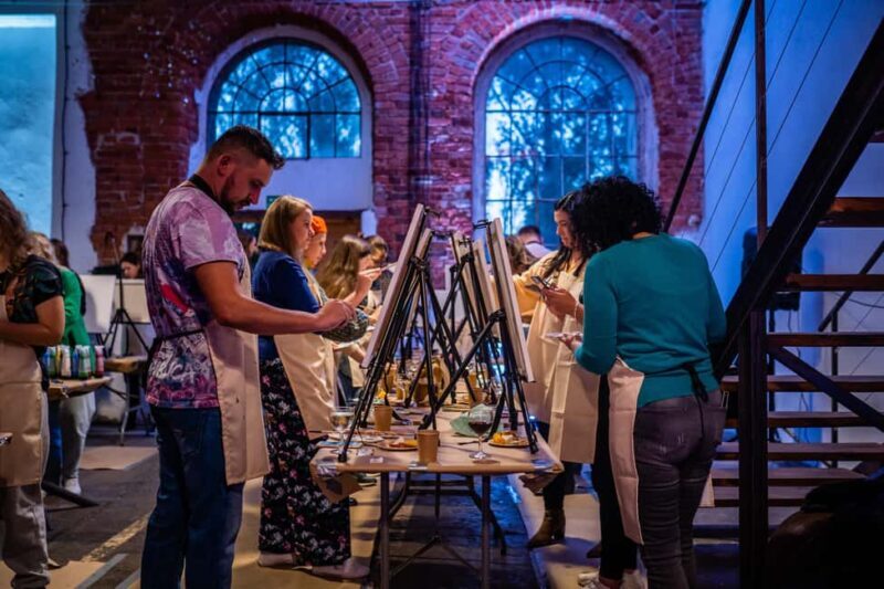 Neon Paint - Painting and Wine in the Dark in Warsaw - Key Points