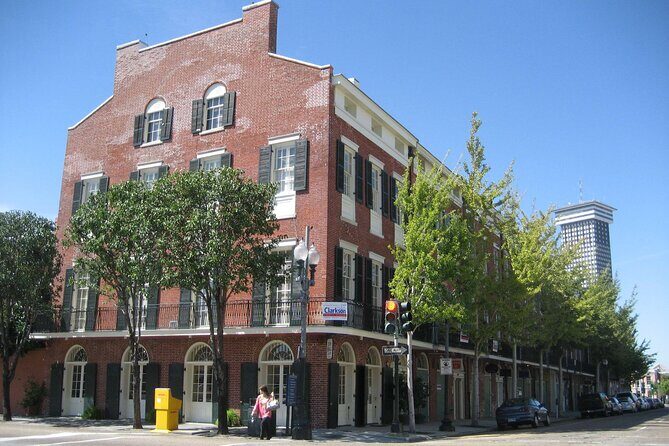 New Orleans Arts District Gallery Tour with Champagne - What’s Included & What’s Not